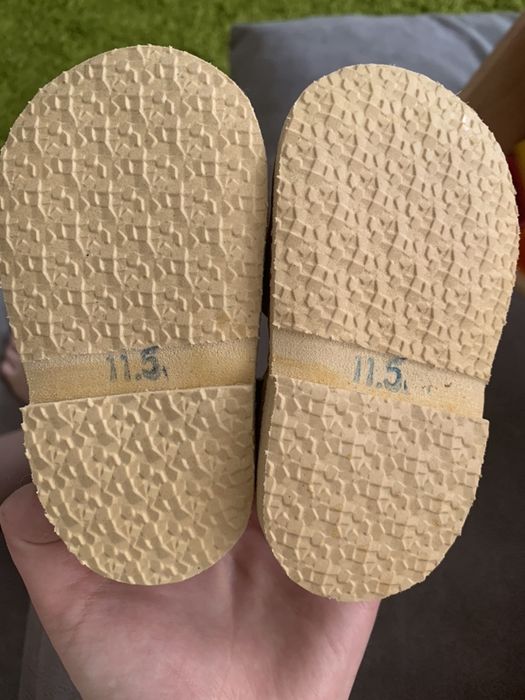 Продам детские сандалии