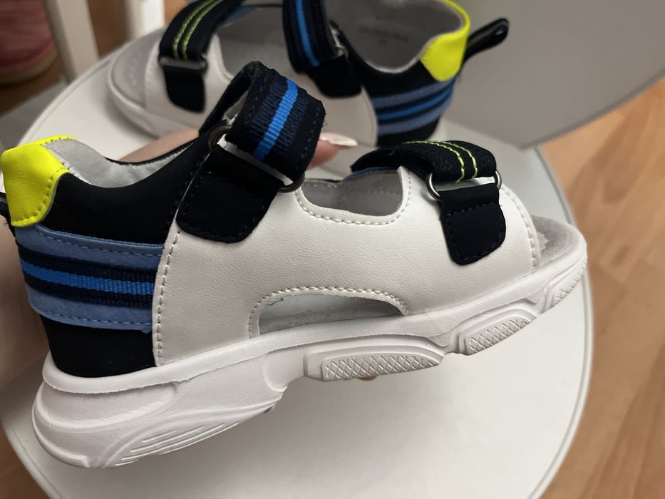 Продам новые сандали