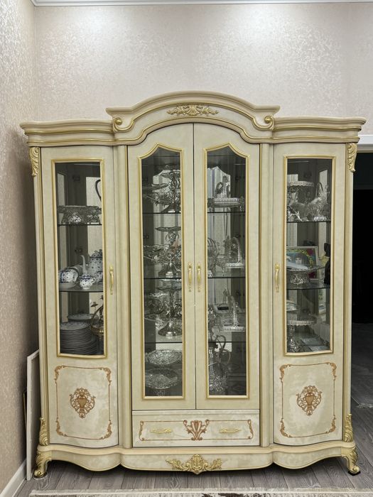 Продается  Сервант для гостиной !