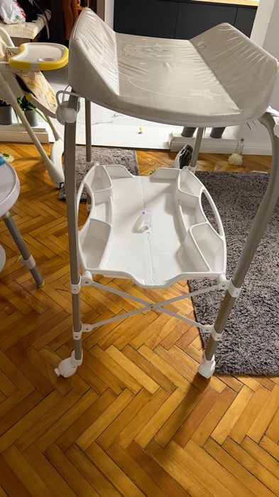 Masa de infasat cu cadita 2 in 1
