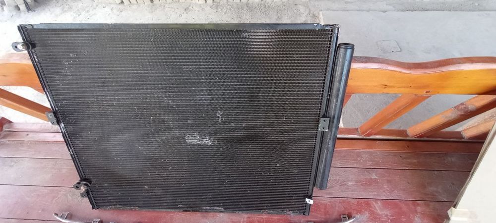 Радиатор кондиционера на Ланд крузер