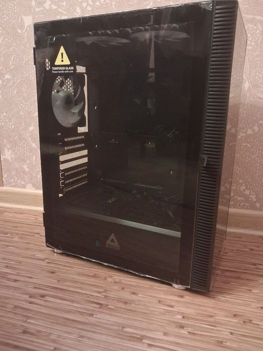 Корпус для ПК с вентиляторами и БП.