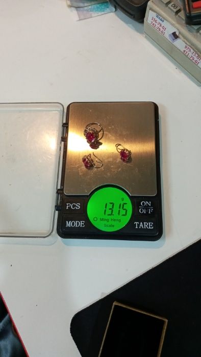Komplekt zolotoy s granatami - persten' i ser'gi - 583 proba - 13 gr.