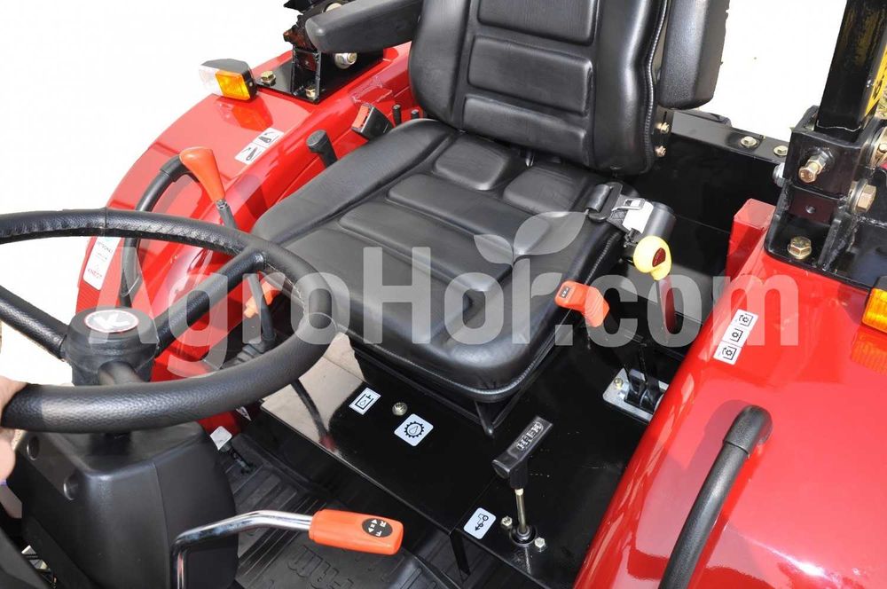 Tractor de 30 CP / Knegt304G2