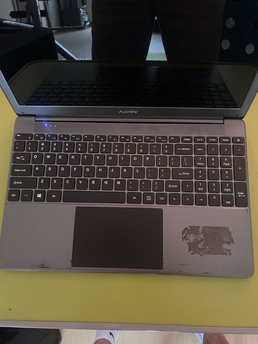 Laptop alview A fost folosit, dar este în stare bună. Are instalat Microsof și Windows 10.