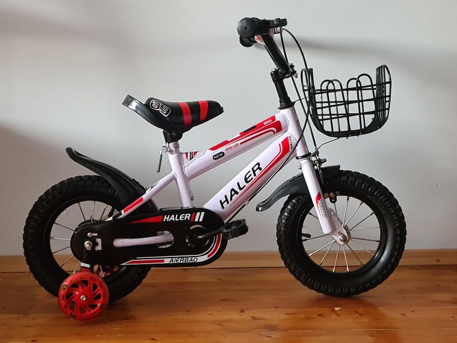 Детски велосипед  чисто нов с помощни колела