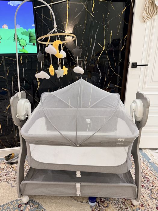 Детская люлька-манеж с маятником и мобилью