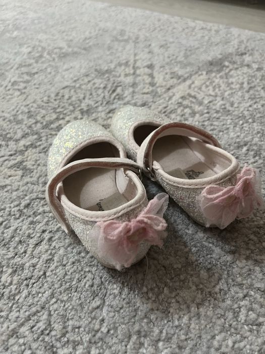 Продам туфли для девочки