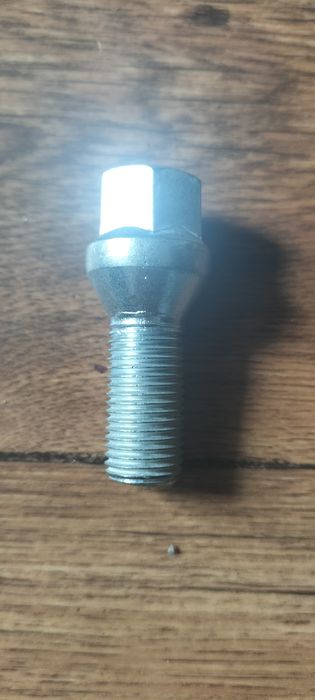 W140.Продам колесные болты