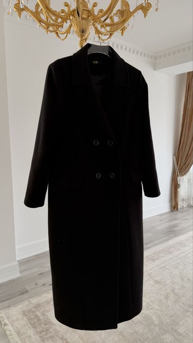 Пальто в черном цвете