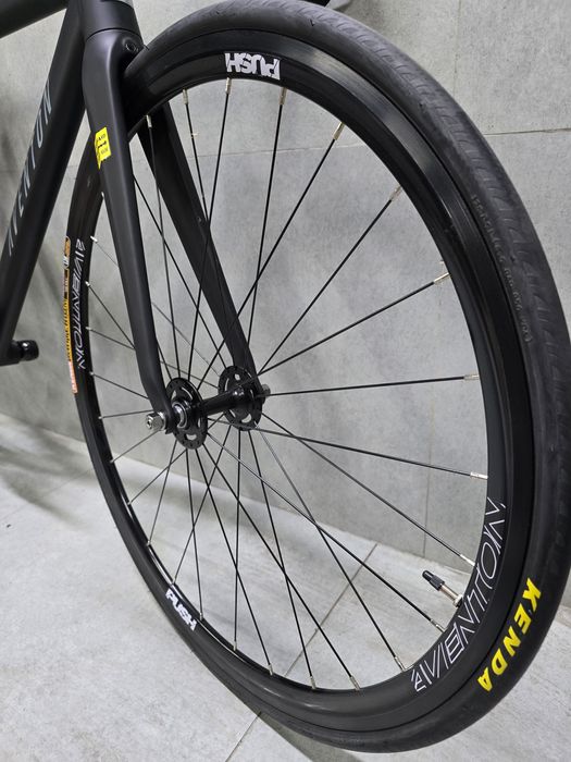 Aventon cordoba black