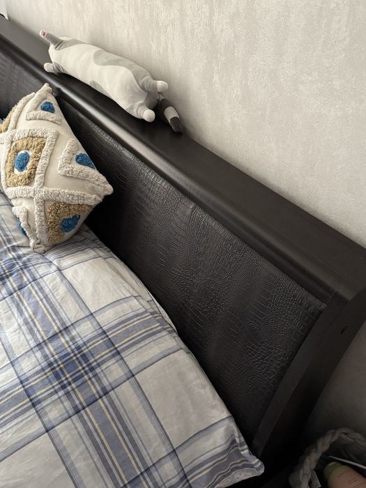 Кровать с тумбочками