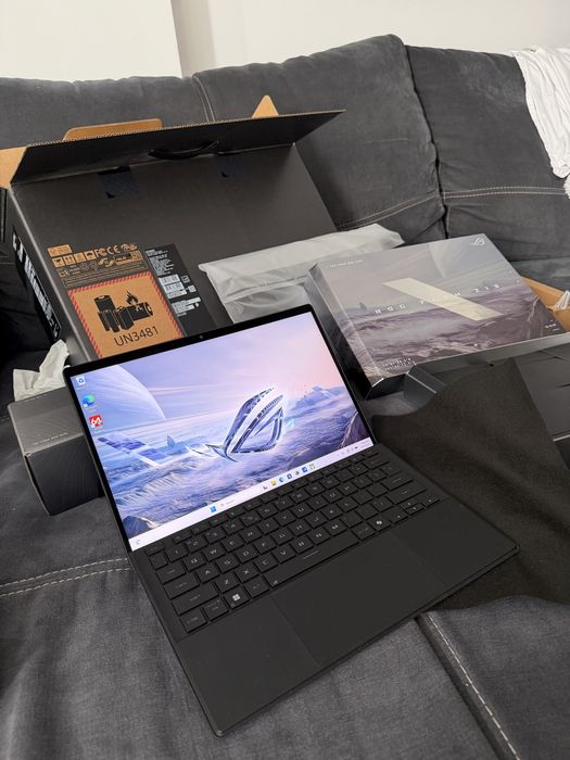 Laptop Gaming Asus ROG Flow Z13 2025 Ryzen AI MAX+ 395 13,4" 2.5k Touchscreen 180Hz  32GB DDR5 Radeon 8060S 16GB  1TB SSD 77 zile power on INT