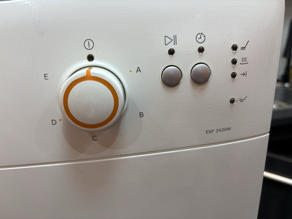 Съдомиална машина Индезит малка