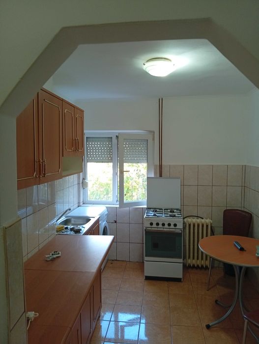 Inchiriez.apartament.2.camere zona.Rogerius