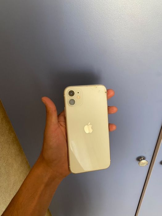продам iPhone 11