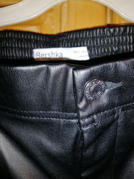 Марков кожен панталон" BERShKA"
