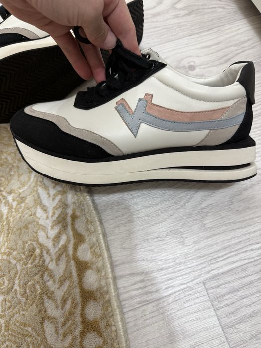 Кроссовки Basconi в отличном состоянии