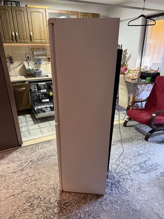 Frigider INDESIT cu congelator separat