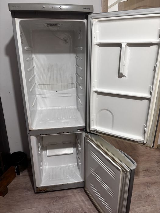 Холодильник серый