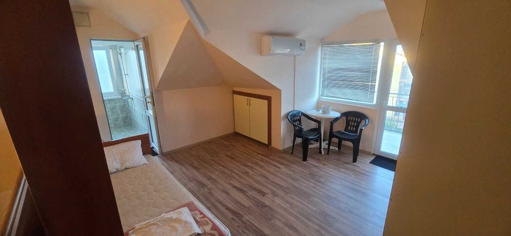 Продава се къща-близнак в Равда