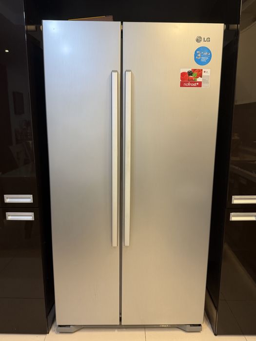 Срочно продается двухкамерный холодильник LG
