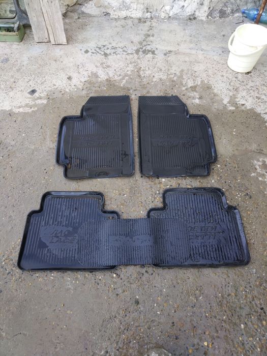 Коврик для Лачетти и Джентра резиновый состояние бу