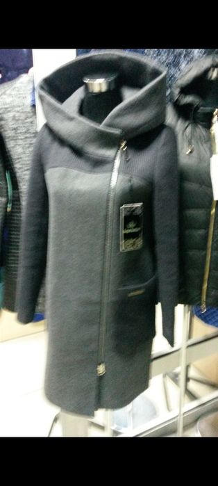 Продам пальто, пуховики.