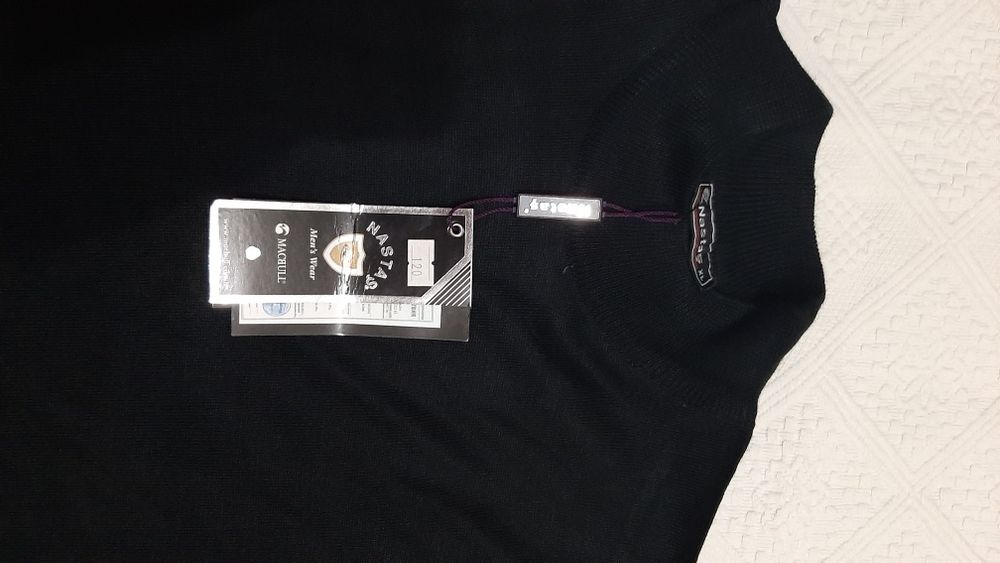 Pulover marimea XL nou cu eticheta de culoare negra