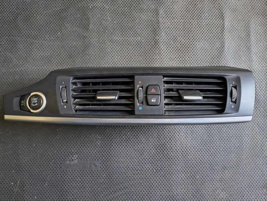 Grila aerisire centrala Bmw X3 F25/X4 F26 
cod 9184742