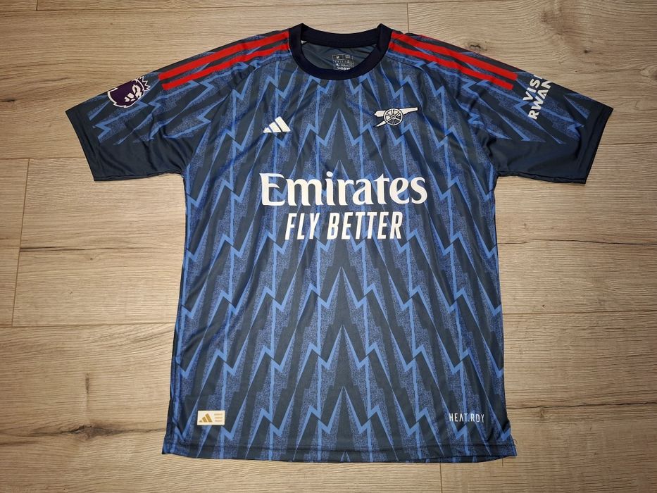 Футболна фланелка на Арсенал сезон 25/26 нов модел!