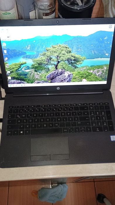 Laptop HP 250 G7 i5 gen8 8 nuclee la 2.5 ghz 8 gb ram ddr4, ssd 250 gb  video intel HD 620