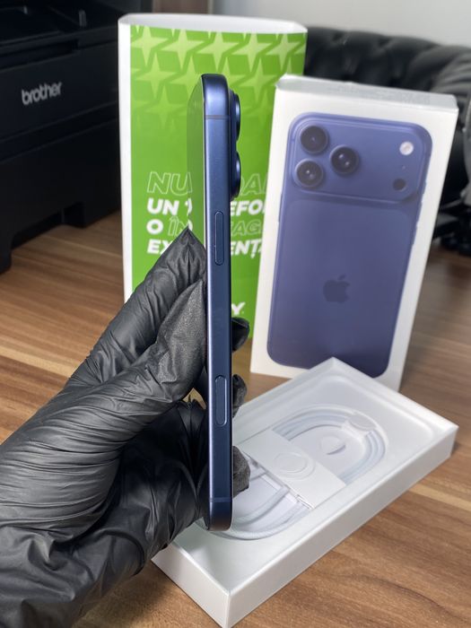 iPhone 17 Pro Max • 256 GB • Deep Blue