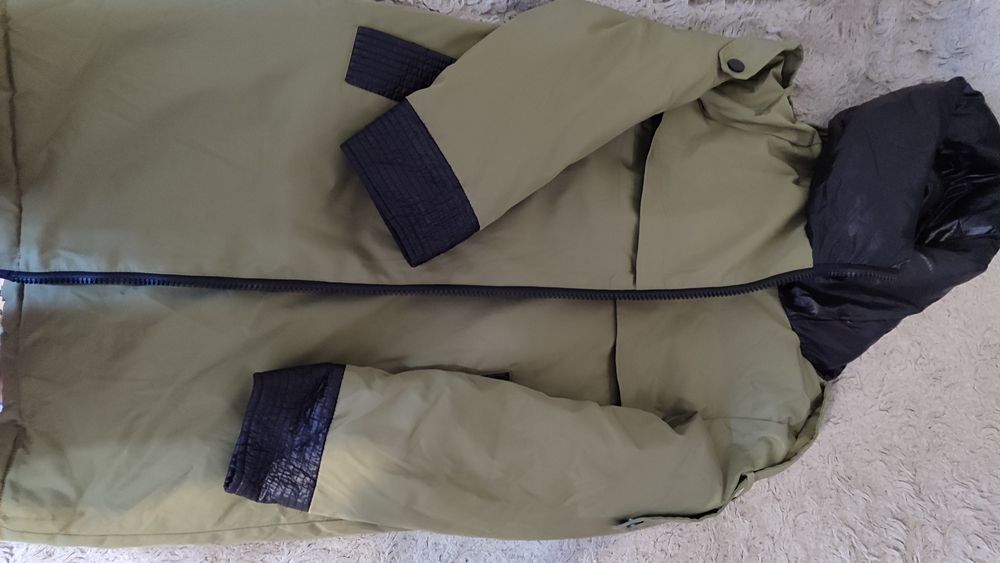 Продам куртки по 2000