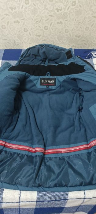 Продам куртку на мальчика