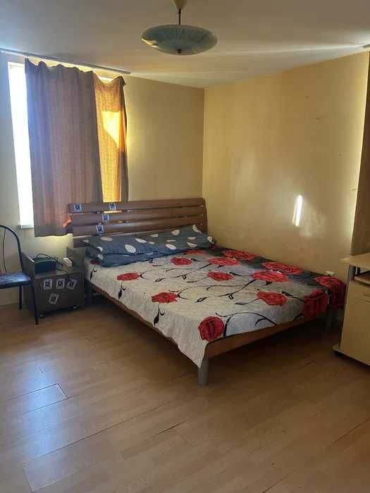 Дава се под наем Тристаен апартамент в София, Център - 20 кв.м за 306 € - Снимка #1