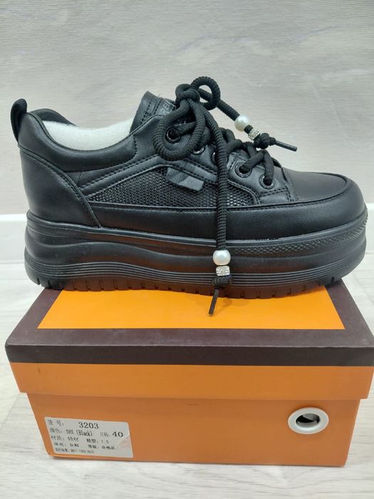 Кросовки весеннии , осеннии