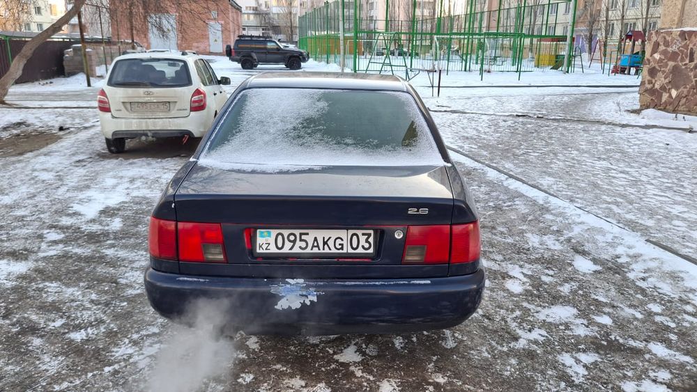 Машина Audi A6, 1995 г
