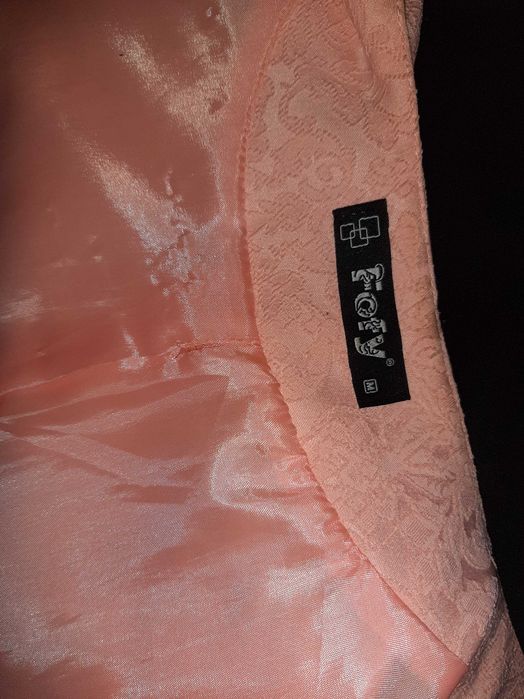 Costum roz FOFY brocart baroc superb