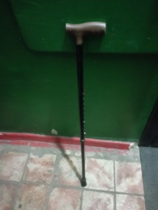2 клюшки, трость
