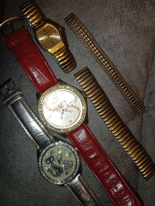 Продам часы и браслеты