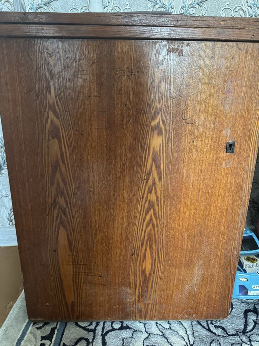 Tikuv mashinani stoli sotiladi