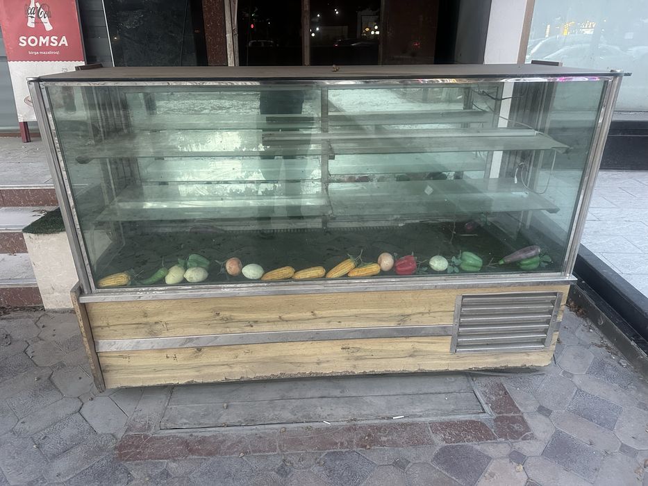 Витрина холодильник