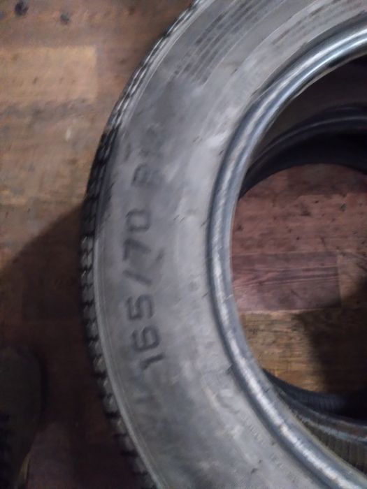 Подам 2 шины 165/70/14
