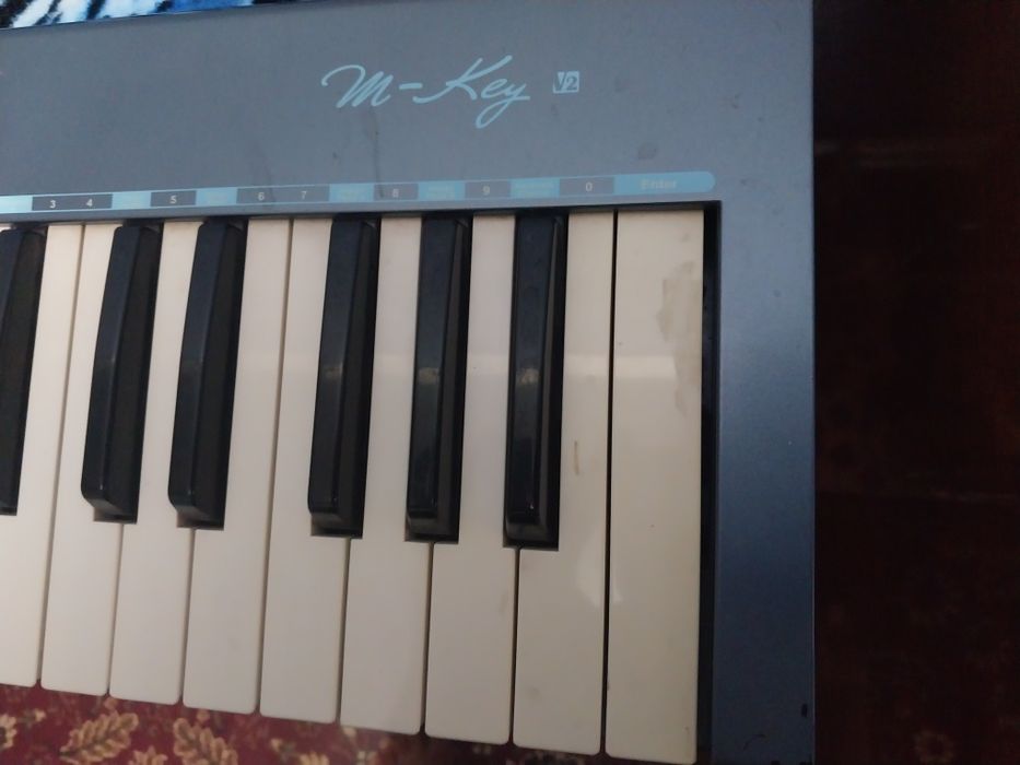 МИДИ kлавиатура сотилади