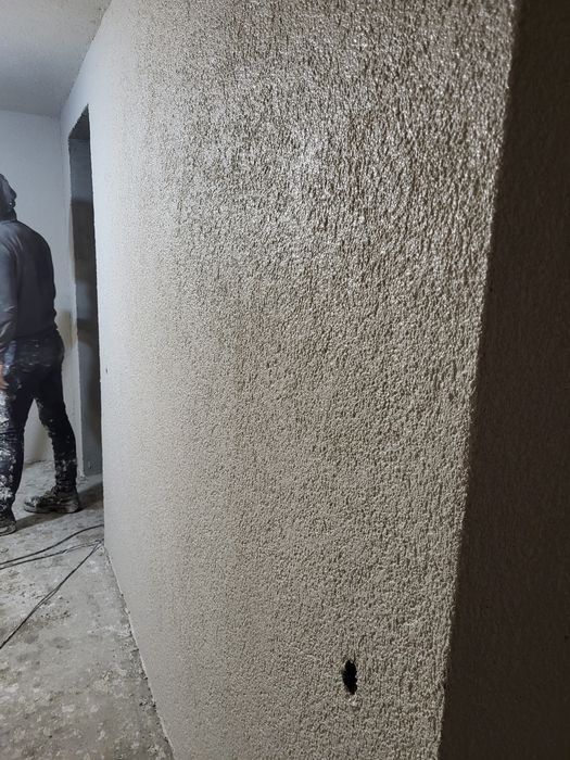 Executăm case familiale