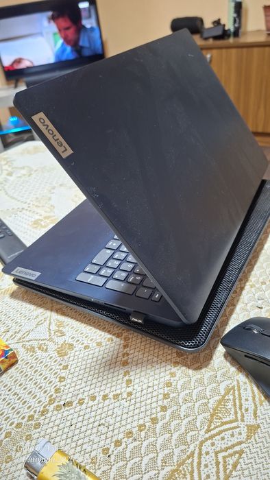 Лаптоп LENOVO idea pad 1i