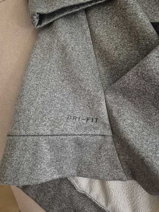 Nike суитчер L размер ,Dri-fit