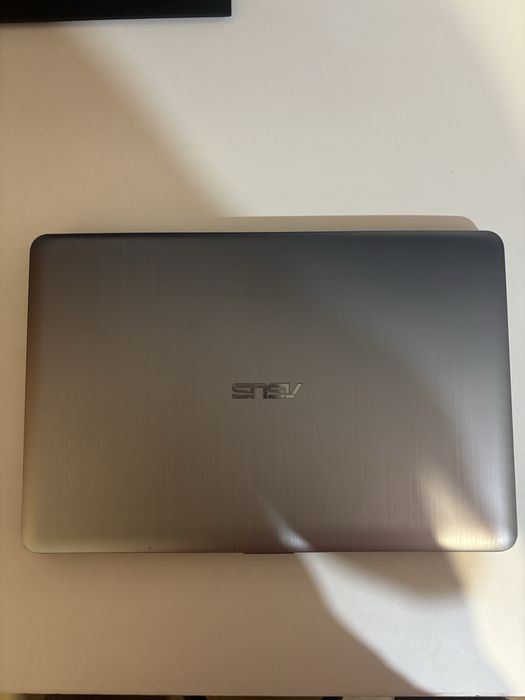 Laptop Asus VivoBook Baterie 2 Ore Jumatate