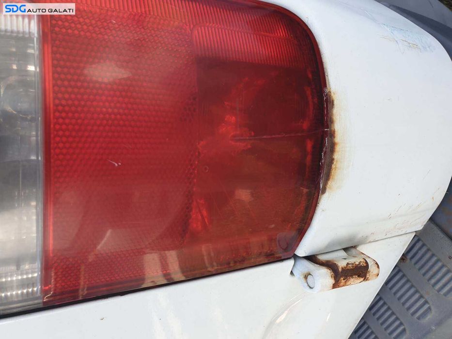 Tripla Lampa Stop Dreapta de pe Caroserie cu Soclu Ford Transit Connect 2006 - 2009 (fisurata) [Q2248]